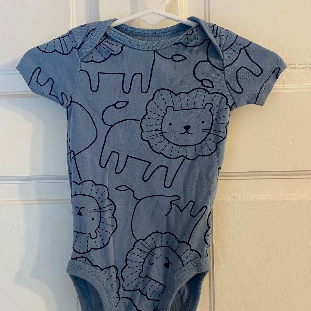 S/S Lion Detail Onesie
